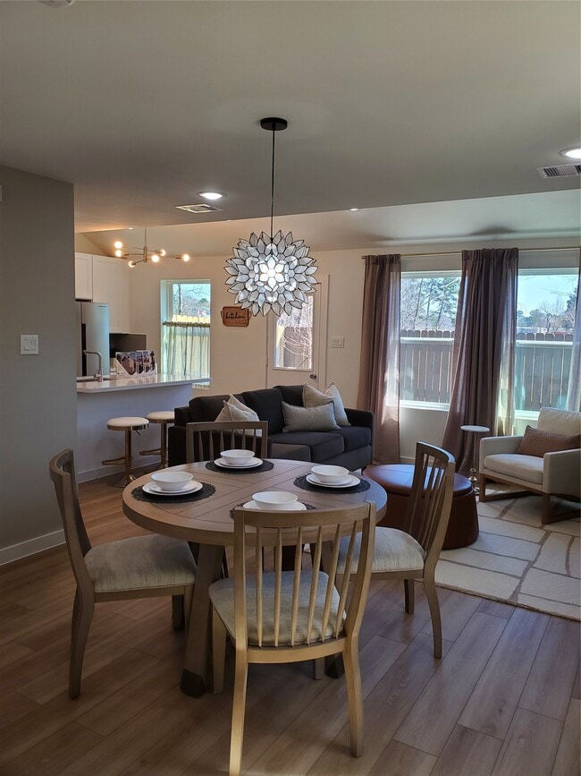 Building Photo - 824 Waxahachie St