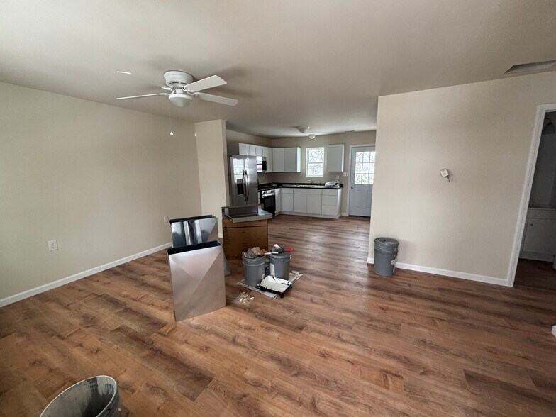 Building Photo - 304 W Watson St