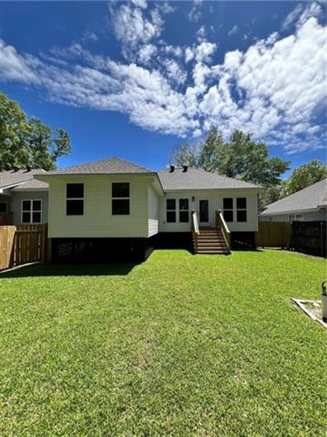 Building Photo - Beautiful One year old 3 BR 2 bath home
