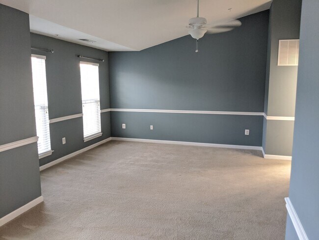 Building Photo - 3 Level townhouse in Frederick available e...