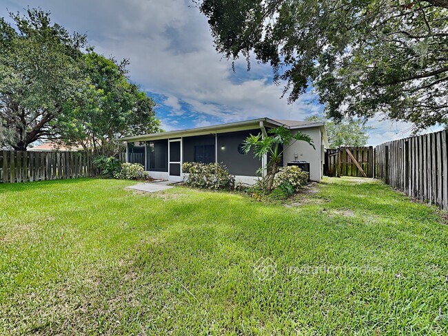 Building Photo - 2592 Reflections Pl