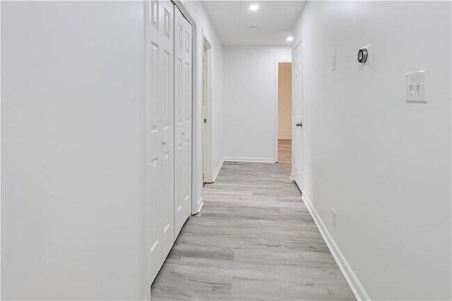 Building Photo - 4711 Nutmeg Way SW