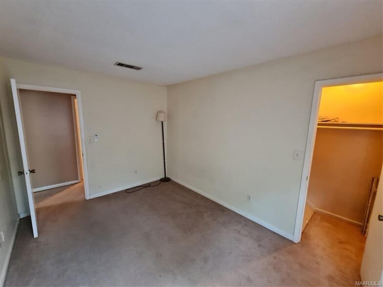 Building Photo - 1625 E Trinity Blvd