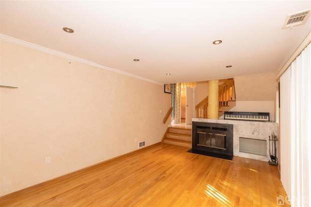 Building Photo - 1096 Schmidt Ln