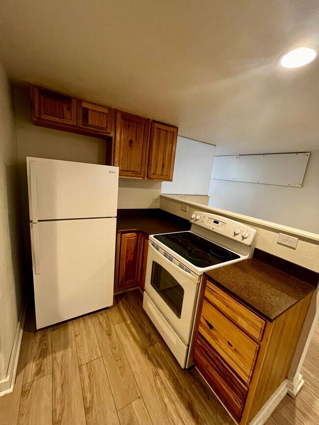 Building Photo - 607 W Babcock St