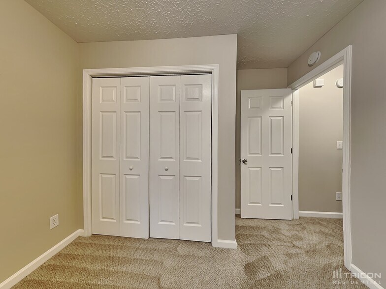 Building Photo - 734 Trickle Ln
