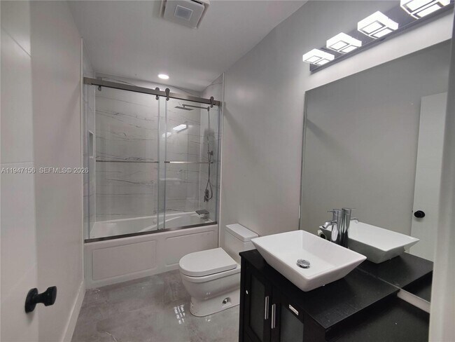 Building Photo - 5109 Banyan Ln