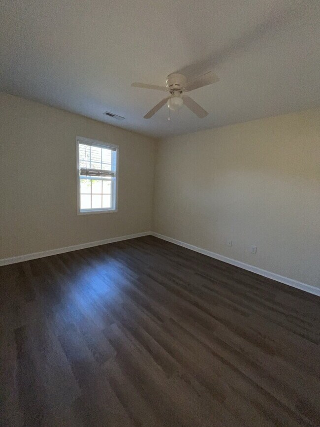 Building Photo - 106 Laib Ln