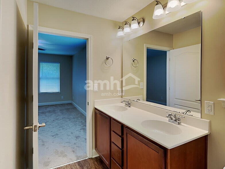 Building Photo - 1762 Woods Ln