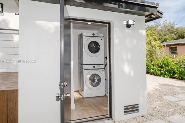 Building Photo - 1040 NW 120th St