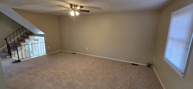 Building Photo - Upper level of townhome