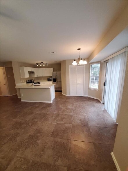 Building Photo - 2116 E Gann Hill Dr
