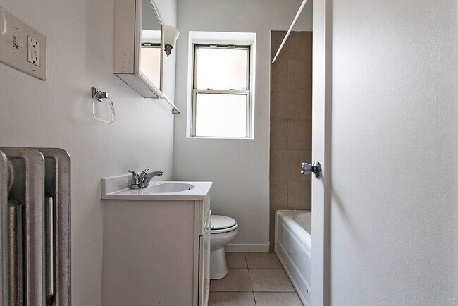 Building Photo - 222 E 109th St