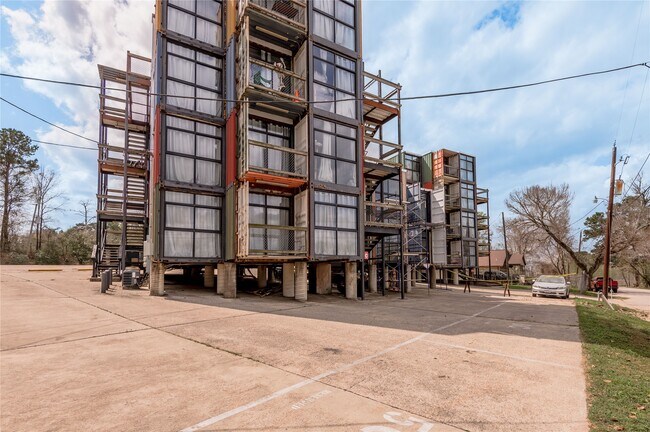 Building Photo - 1400 Sycamore Ave