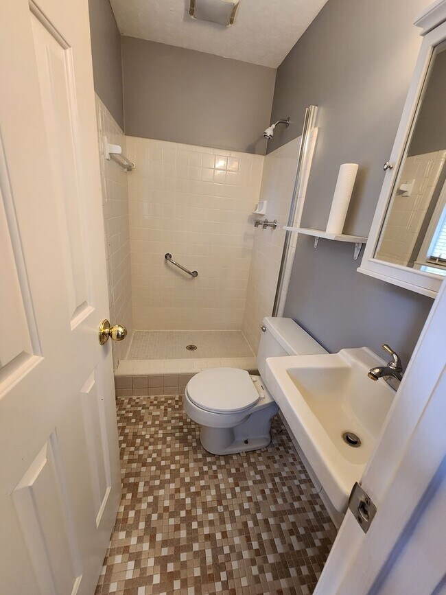 Building Photo - 3 Bedroom, 2 Bathroom Home