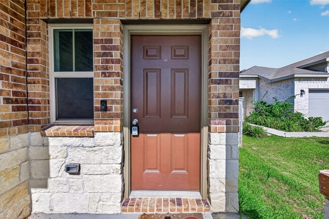 Building Photo - 16737 Oak Bough Dr