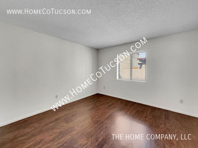 Building Photo - 8540 N Calle Tioga