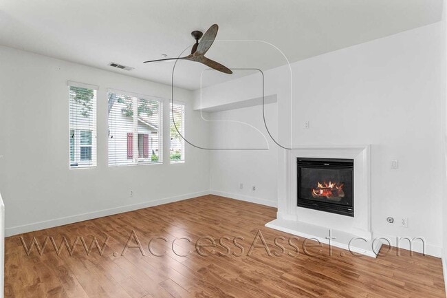 Building Photo - Spacious & Stylish 3 Bed/3.5 Bath Home In Temecula's Harveston Lake Community!