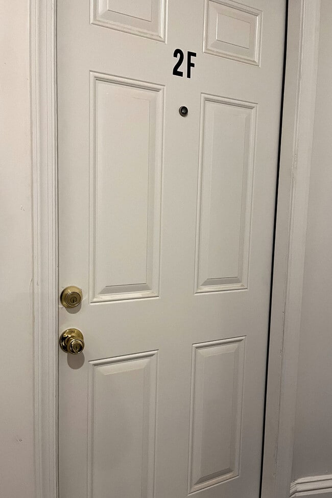 Building Photo - 116 N Queen St