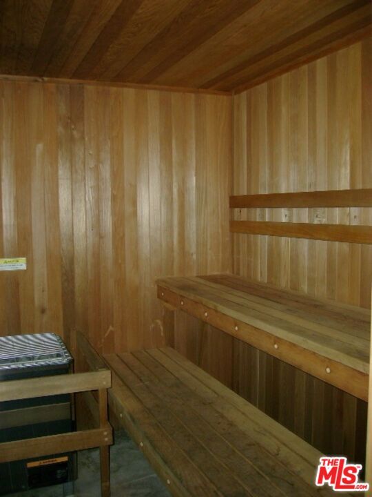 Building Photo - 6708 Hillpark Dr