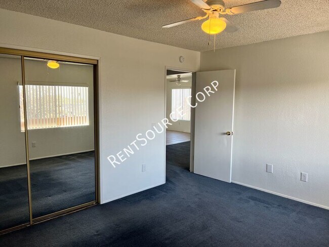 Building Photo - 2 Bedroom Condo for Rent in East Palmdale