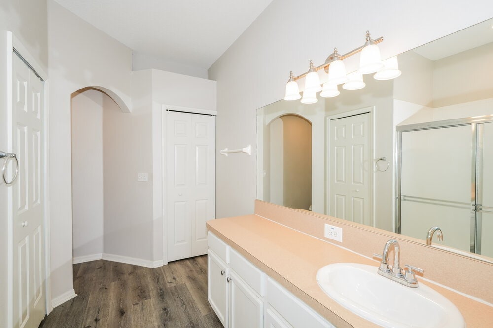 Building Photo - 748 Star Pointe Dr