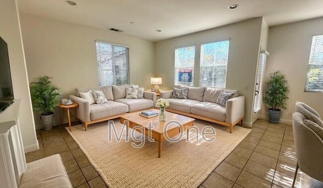 Building Photo - 6266 Isidora Ln