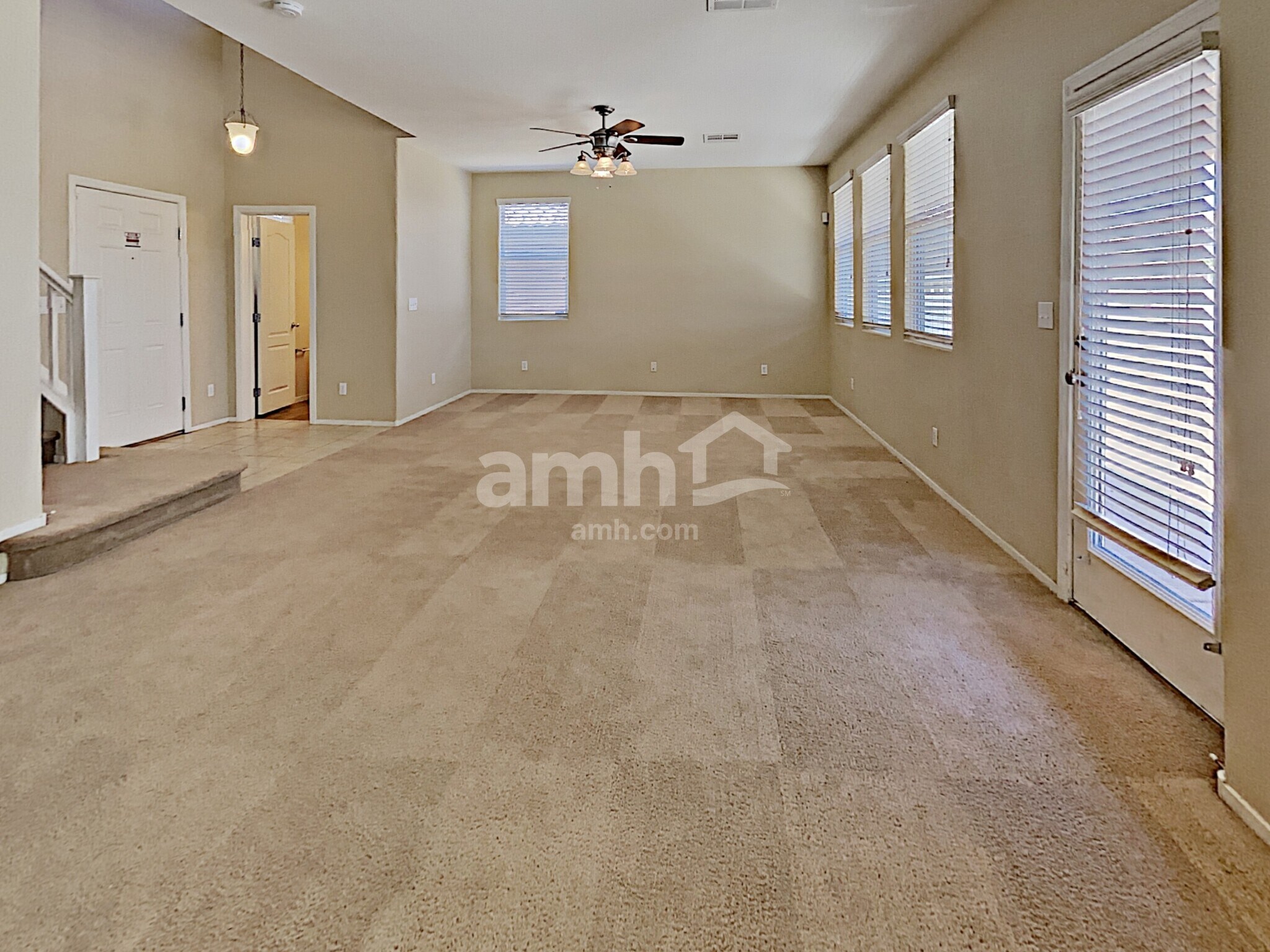 Building Photo - 1052 Crescent Falls St