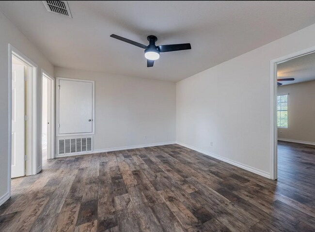 Building Photo - 8314 Deer Creek Run