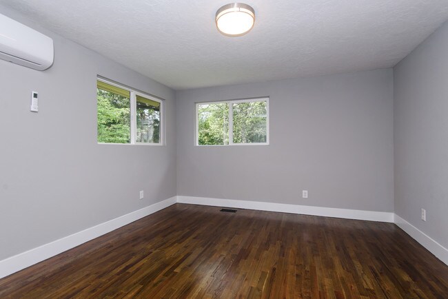 Building Photo - 11444 SE 72nd St