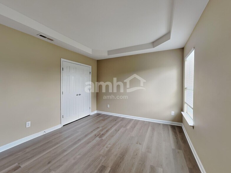 Building Photo - 501 Timber Meadow Lake Dr