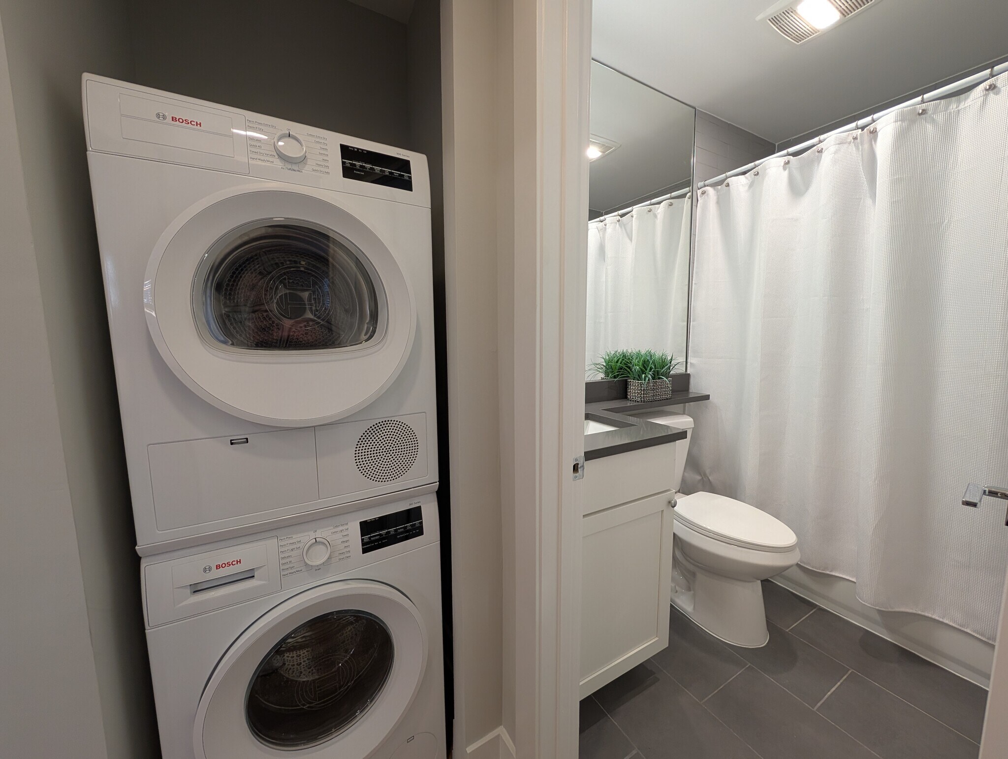 Building Photo - 540 W Aldine Ave