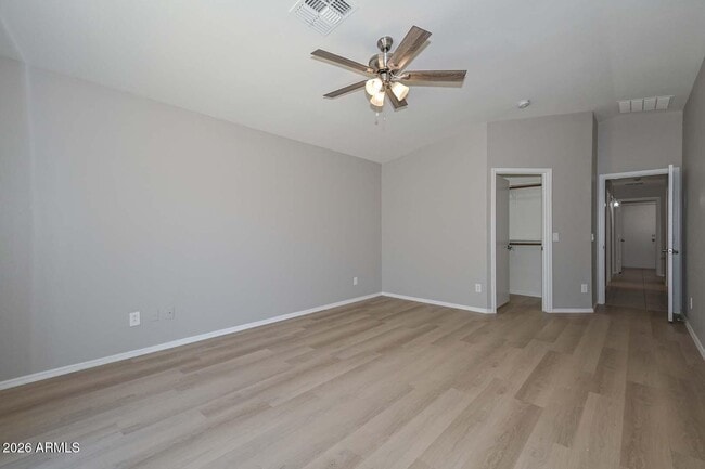 Building Photo - 13157 W Clarendon Ave