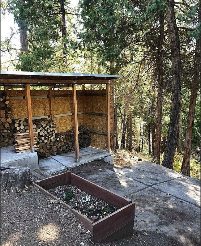Building Photo - Spacious Twain Harte Sanctuary: Expansive 4-Bedroom Home with Solar Included!