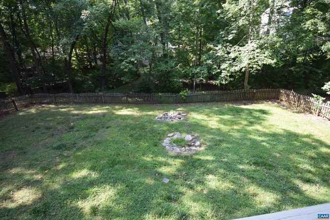 Building Photo - 19 Woodlawn Dr