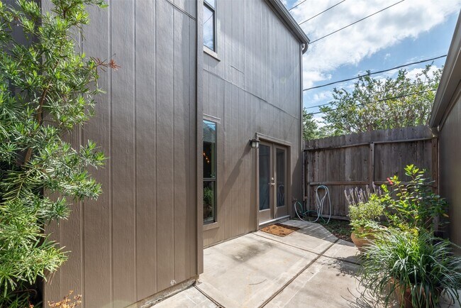 Building Photo - 701 Bering Dr