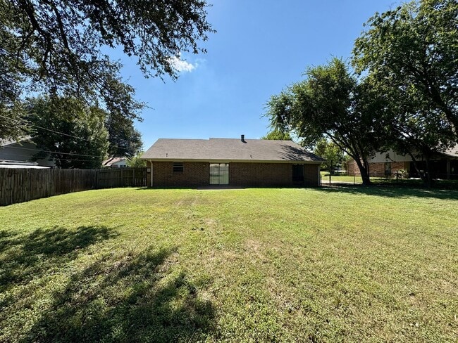 Building Photo - Single Family Home *LEASING SPECIAL AVAILABLE*