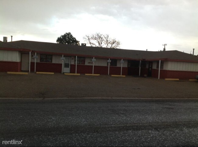 Building Photo - 1301 S Maddox Ave