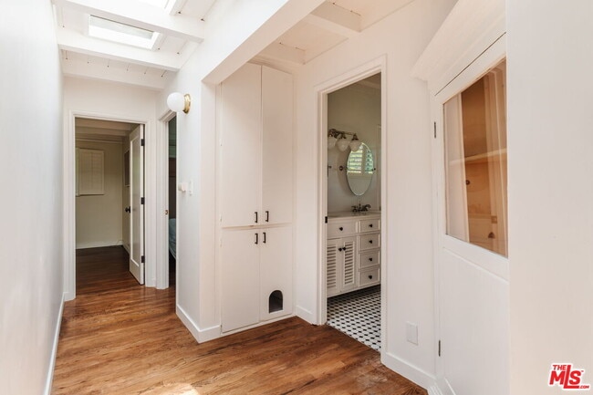 Building Photo - 2344 Sunset Heights Dr