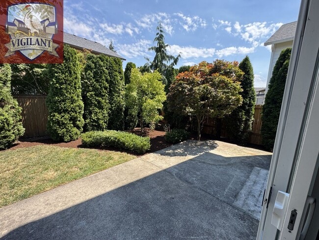 Building Photo - 1614 N Falcon Dr