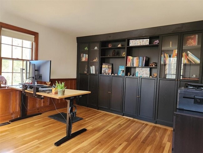 Building Photo - 275 S Pierce Rd