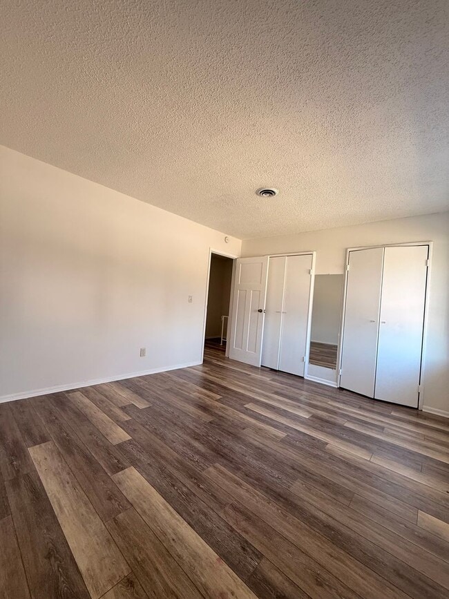 Building Photo - 1287-MF4-E