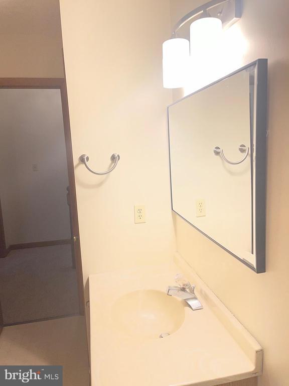 Building Photo - 14 Colonial Dr