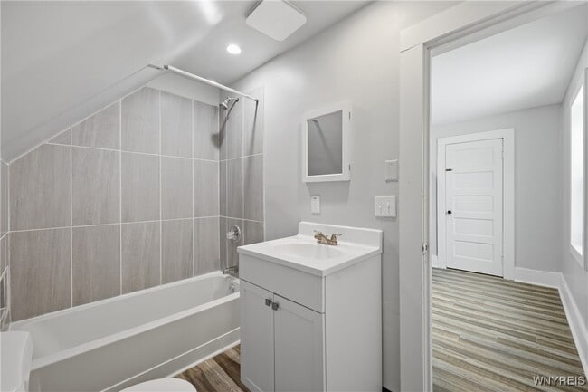 Building Photo - 26 Ganson St