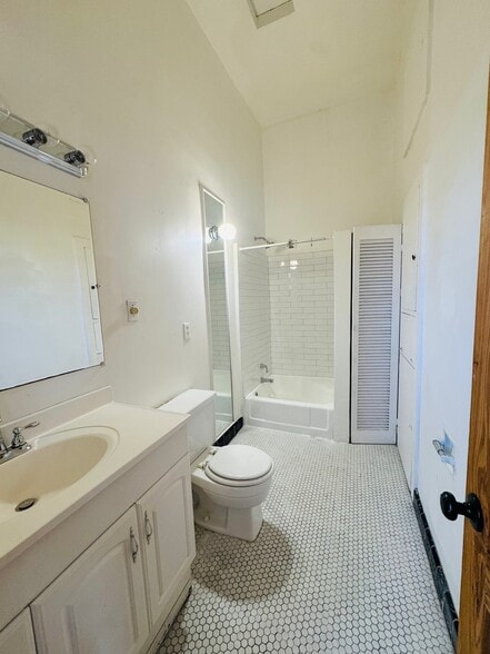 Building Photo - 1137 Treme St