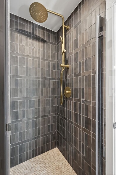 Building Photo - 218 E Surfside Dr