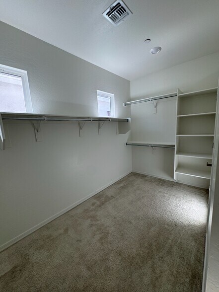 Building Photo - 277 E Azalea Dr
