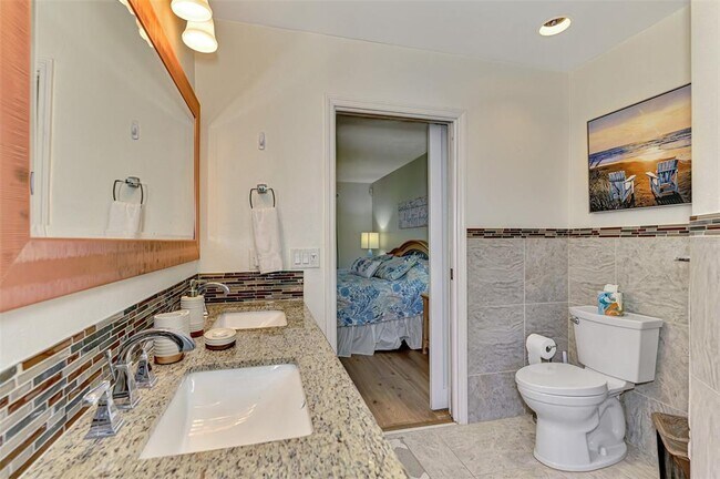 Building Photo - 4946 Commonwealth Dr