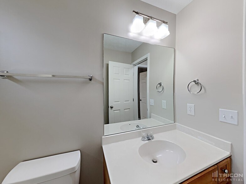 Building Photo - 989 Chesire Way