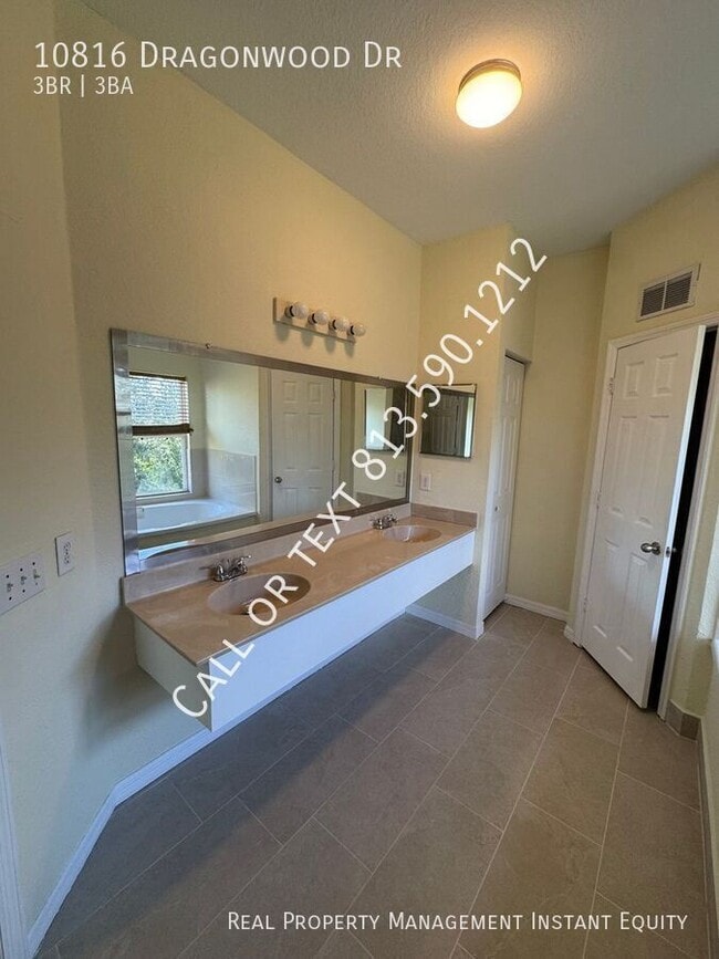 Building Photo - 10816 Dragonwood Dr